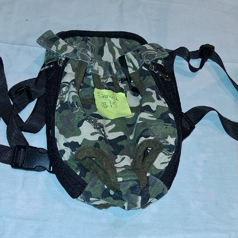 Source Unknown Green and Black Backpack Durable Outdoor Design